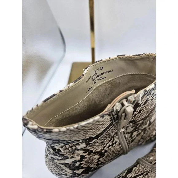 Bella Vita Wilma‎ Women Block Heel Ankle Booties Taupe Snake Print Size 7.5 - Picture 5 of 6